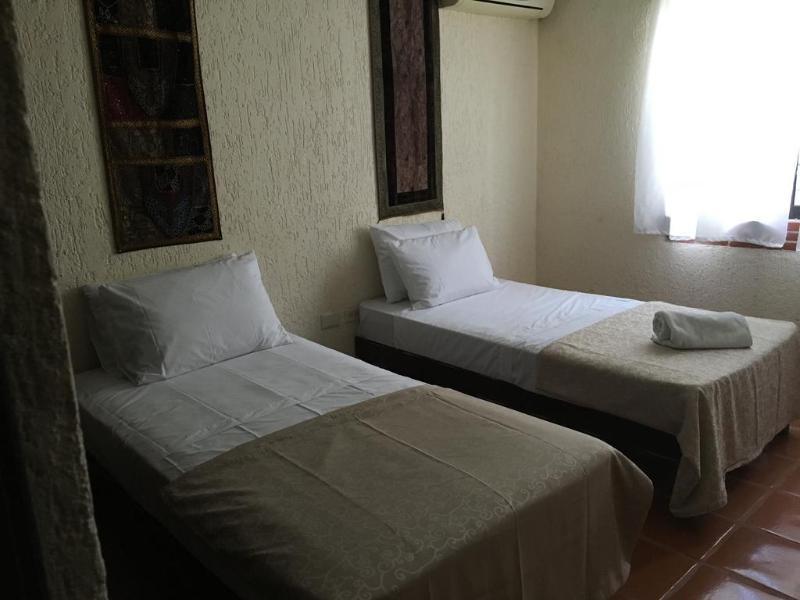 Hostel Kaana 4 You Cancún Exteriör bild